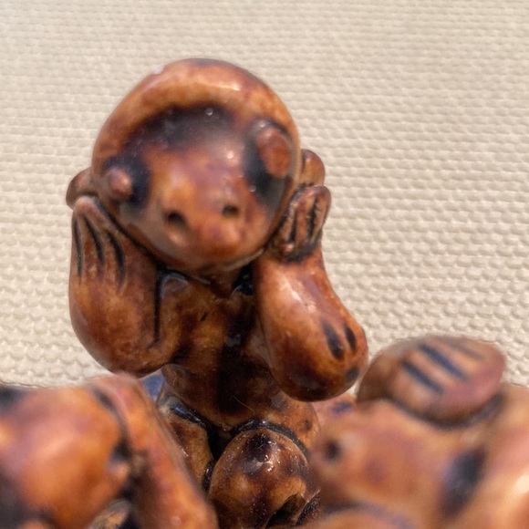 3 wise monkeys, glazed clay sculpture, see no evil, hear no evil, speak no evil - Picture 5 of 10